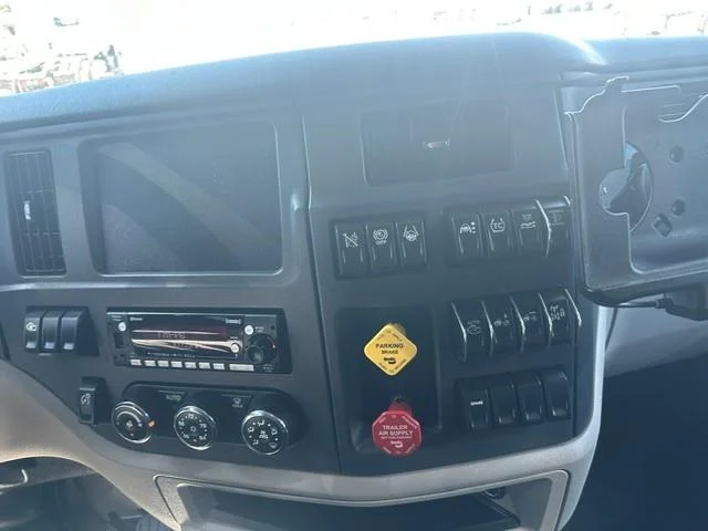 2025 Peterbilt 579 — photo 13