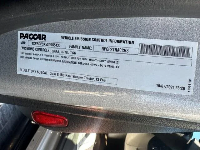 2025 Peterbilt 579 — photo 2