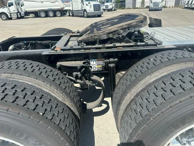 2025 Peterbilt 579 — photo 22