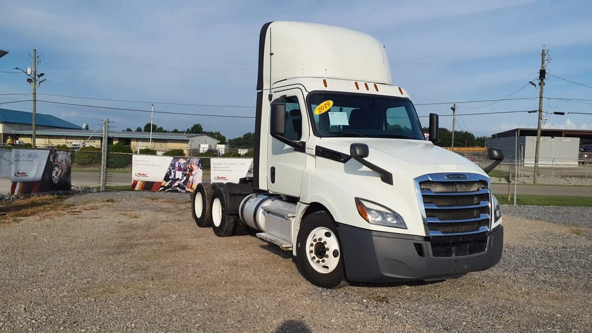 2019 Freightliner Cascadia in Birmingham, AL — photo 3