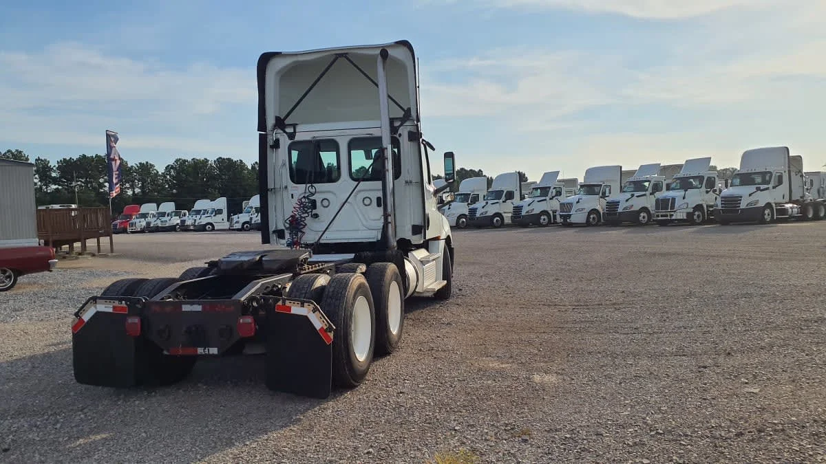 2019 Freightliner Cascadia in Birmingham, AL — photo 4