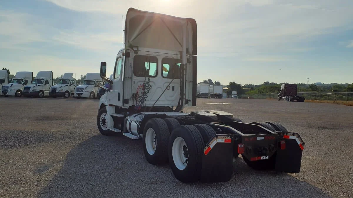 2019 Freightliner Cascadia in Birmingham, AL — photo 6