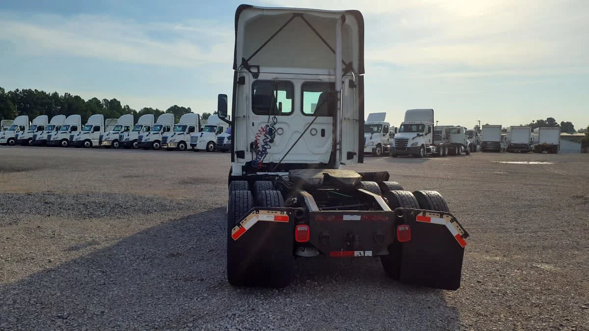 2019 Freightliner Cascadia in Birmingham, AL — photo 5