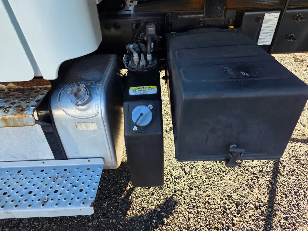 2018 Freightliner M2 106 - image 14