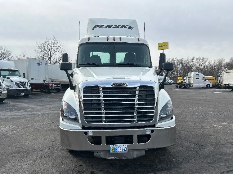 2019 Freightliner Cascadia in Obetz, OH — photo 2