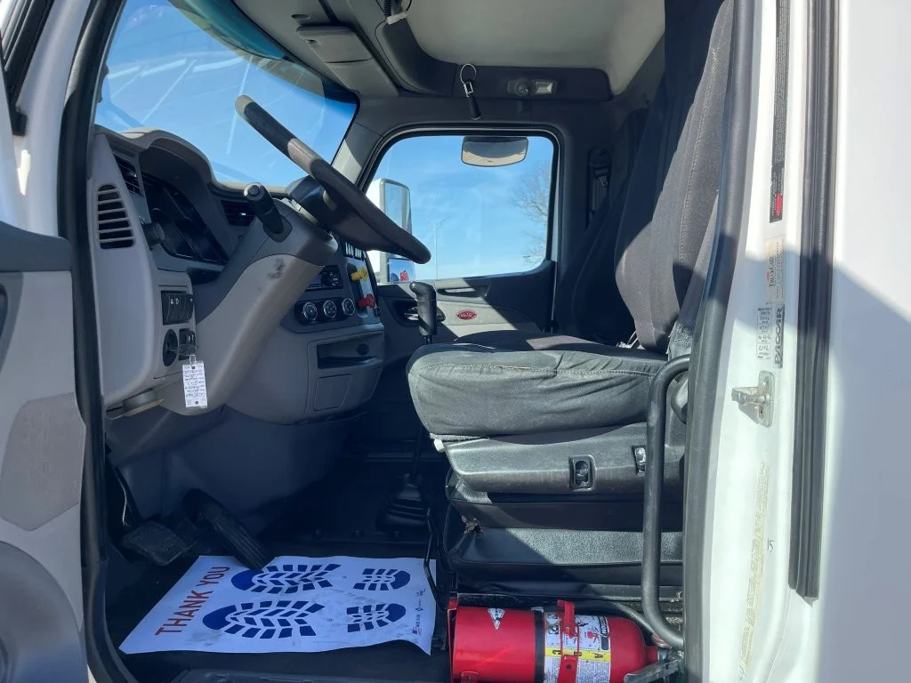 2016 Peterbilt 567 - image 10
