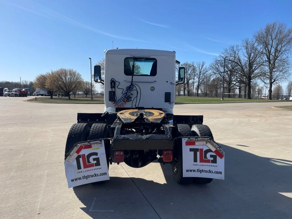 2016 Peterbilt 567 - image 4