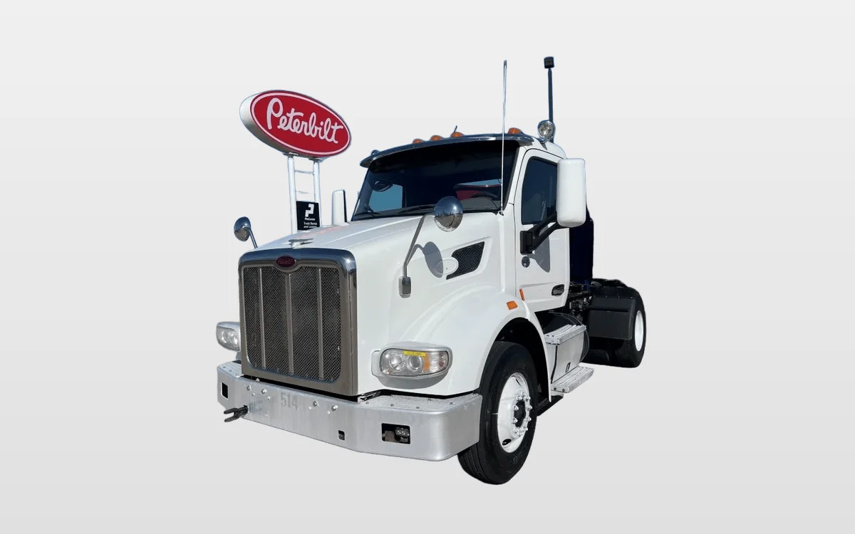 2016 Peterbilt 567 - image 1