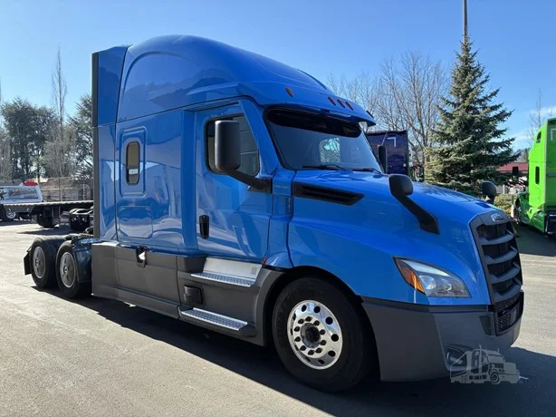 2021 Freightliner Cascadia - image 3