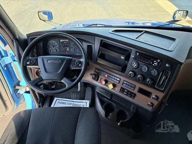 2021 Freightliner Cascadia - image 32