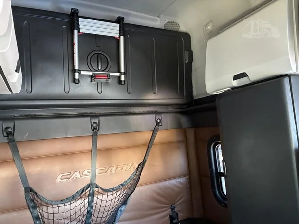 2021 Freightliner Cascadia - image 22