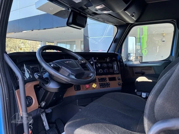 2021 Freightliner Cascadia - image 20