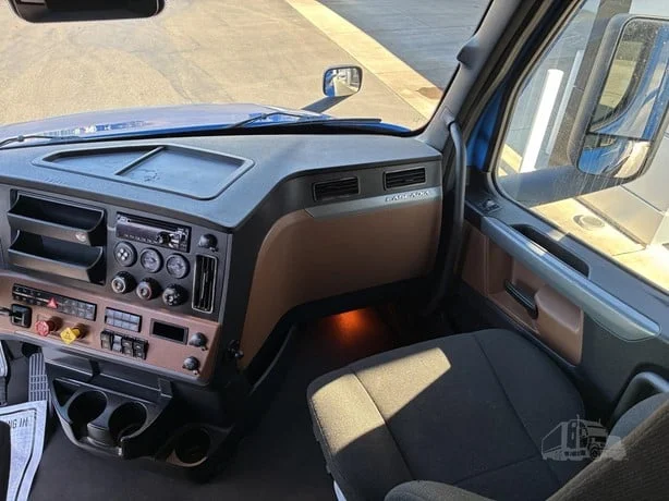 2021 Freightliner Cascadia - image 30