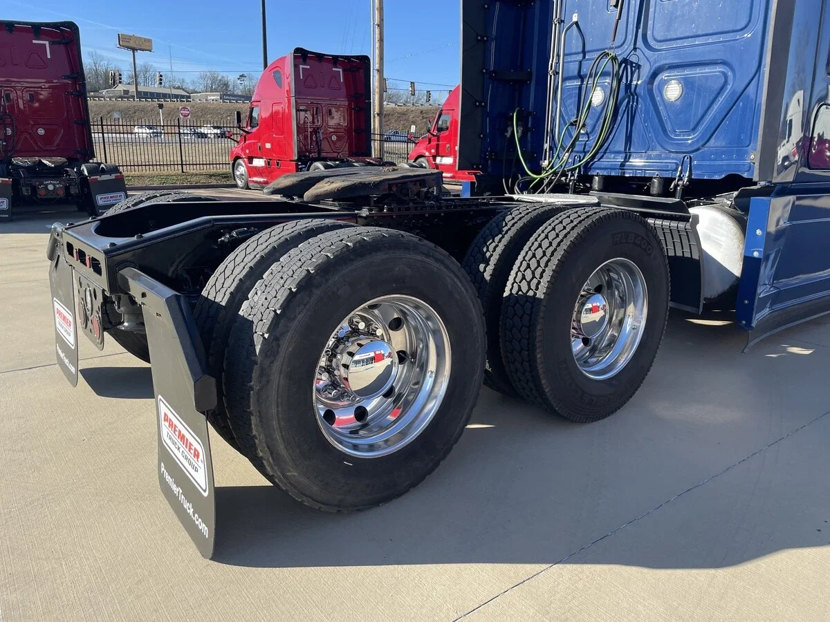 2023 Freightliner Cascadia - image 6