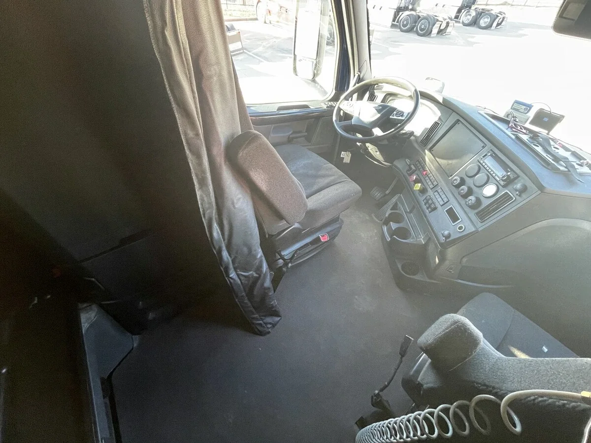 2023 Freightliner Cascadia - image 34