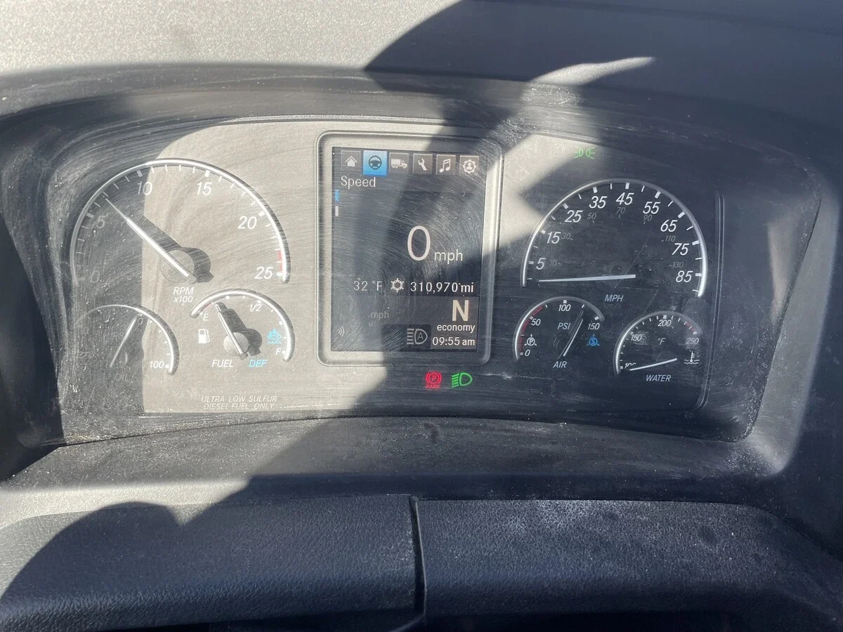 2023 Freightliner Cascadia - image 19