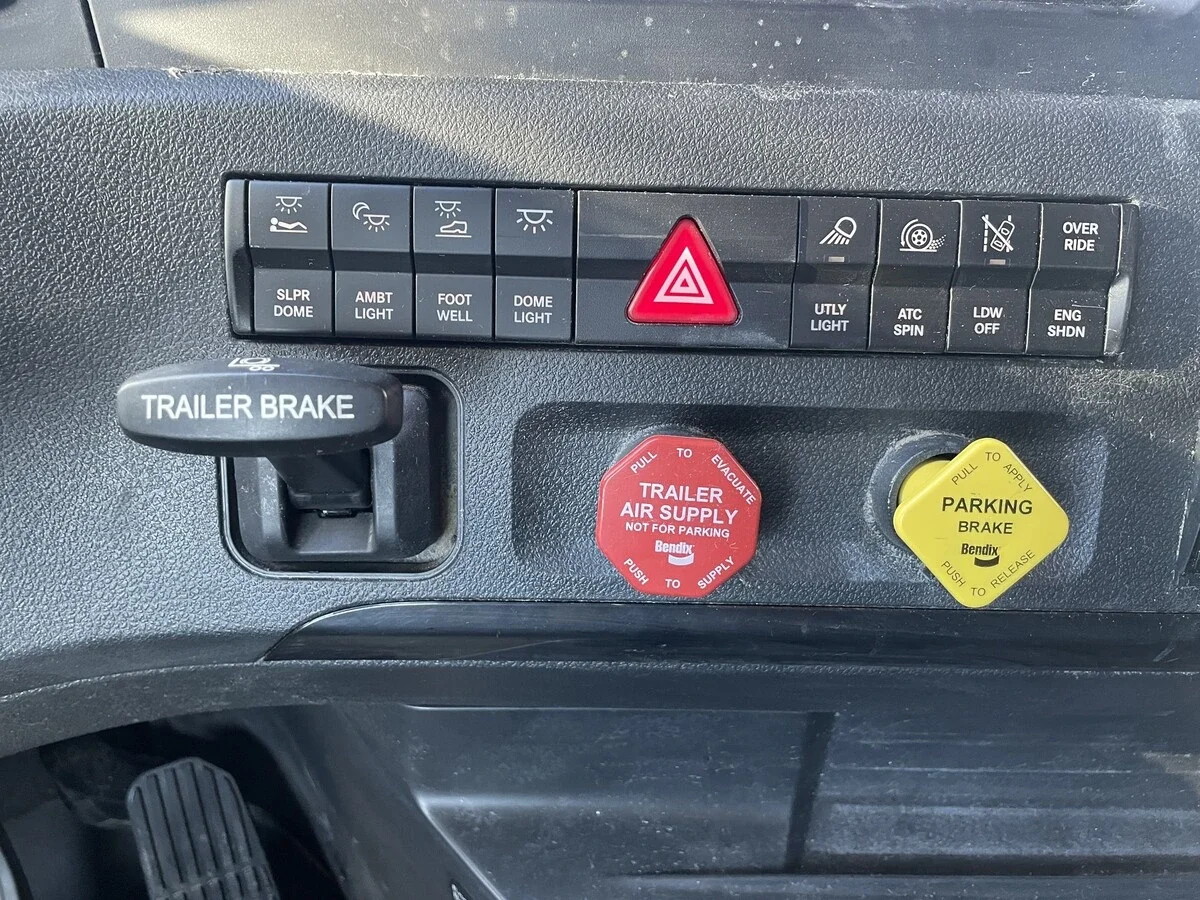 2023 Freightliner Cascadia - image 23