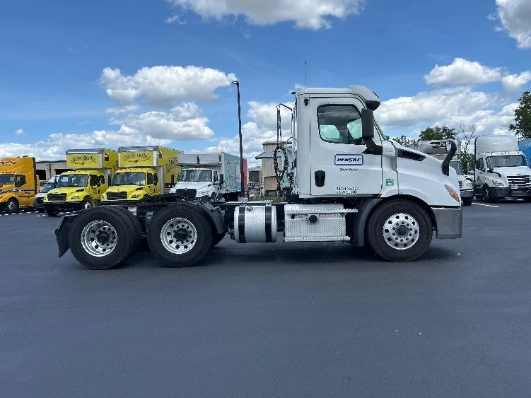 2020 Freightliner Cascadia in Tampa, FL — photo 8