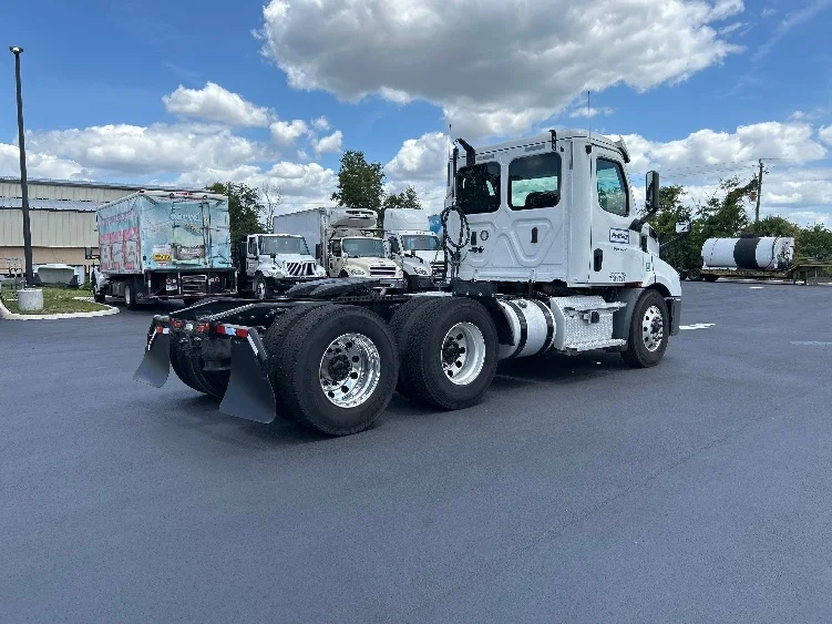 2020 Freightliner Cascadia in Tampa, FL — photo 7