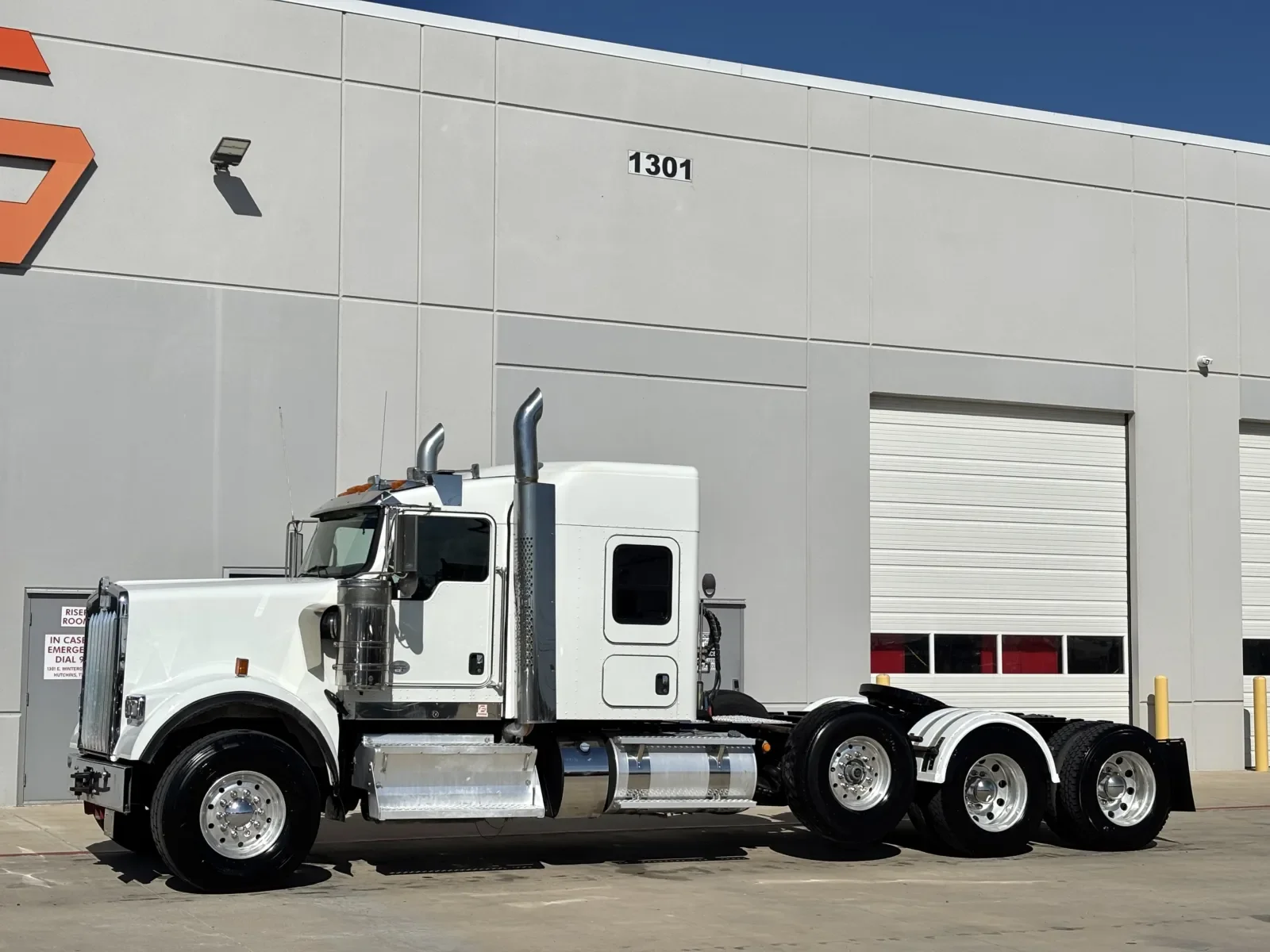 2022 Kenworth W900 - image 2