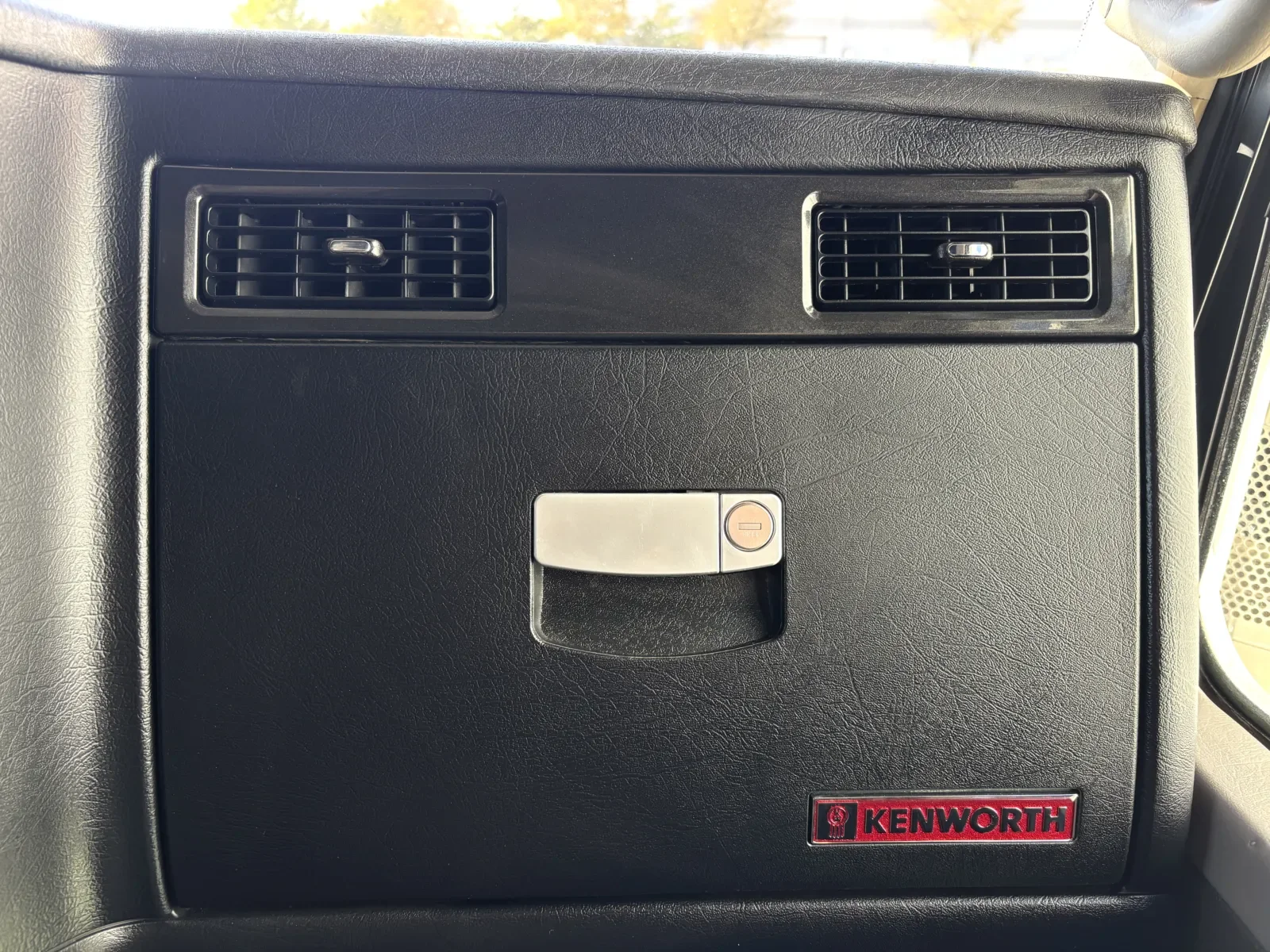 2022 Kenworth W900 in Hutchins, TX — photo 19