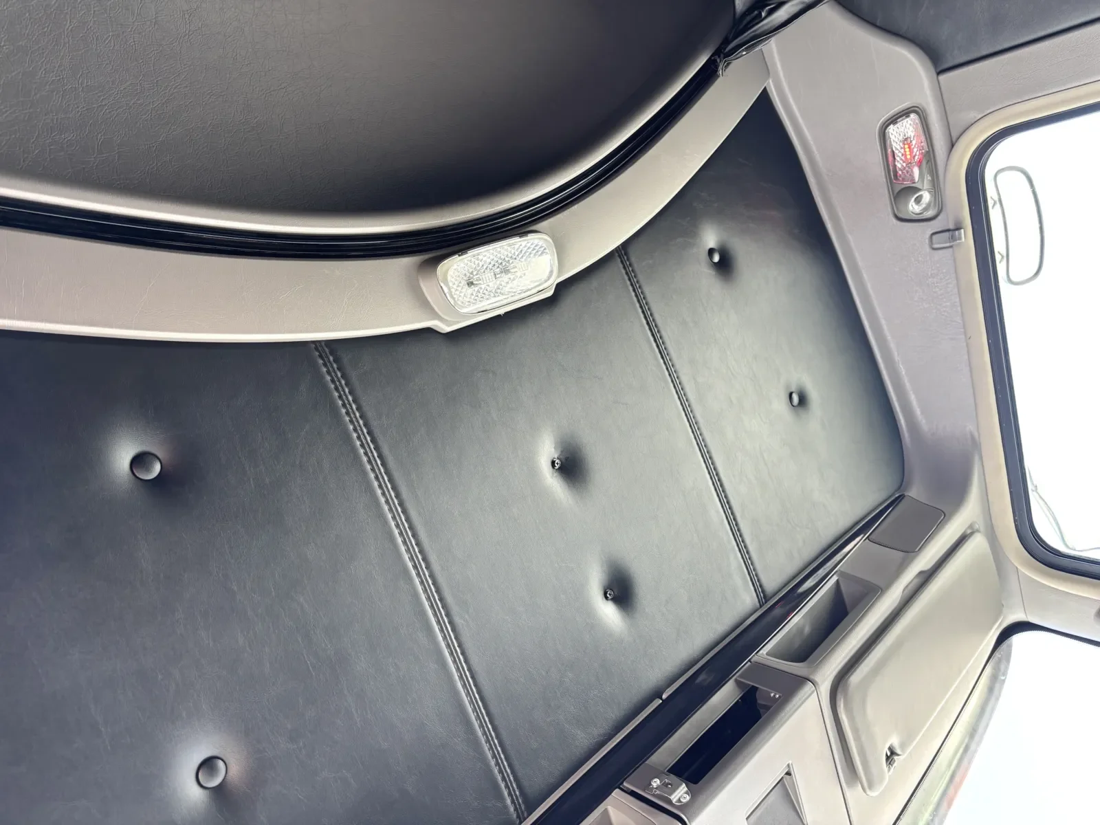 2022 Kenworth W900 - image 21