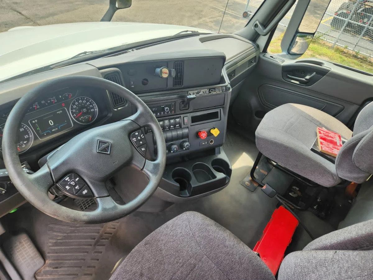 2019 International LT in Hilliard, OH — photo 7