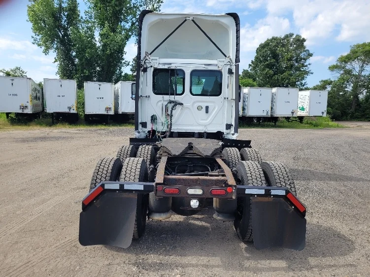 2019 Freightliner Cascadia - image 6