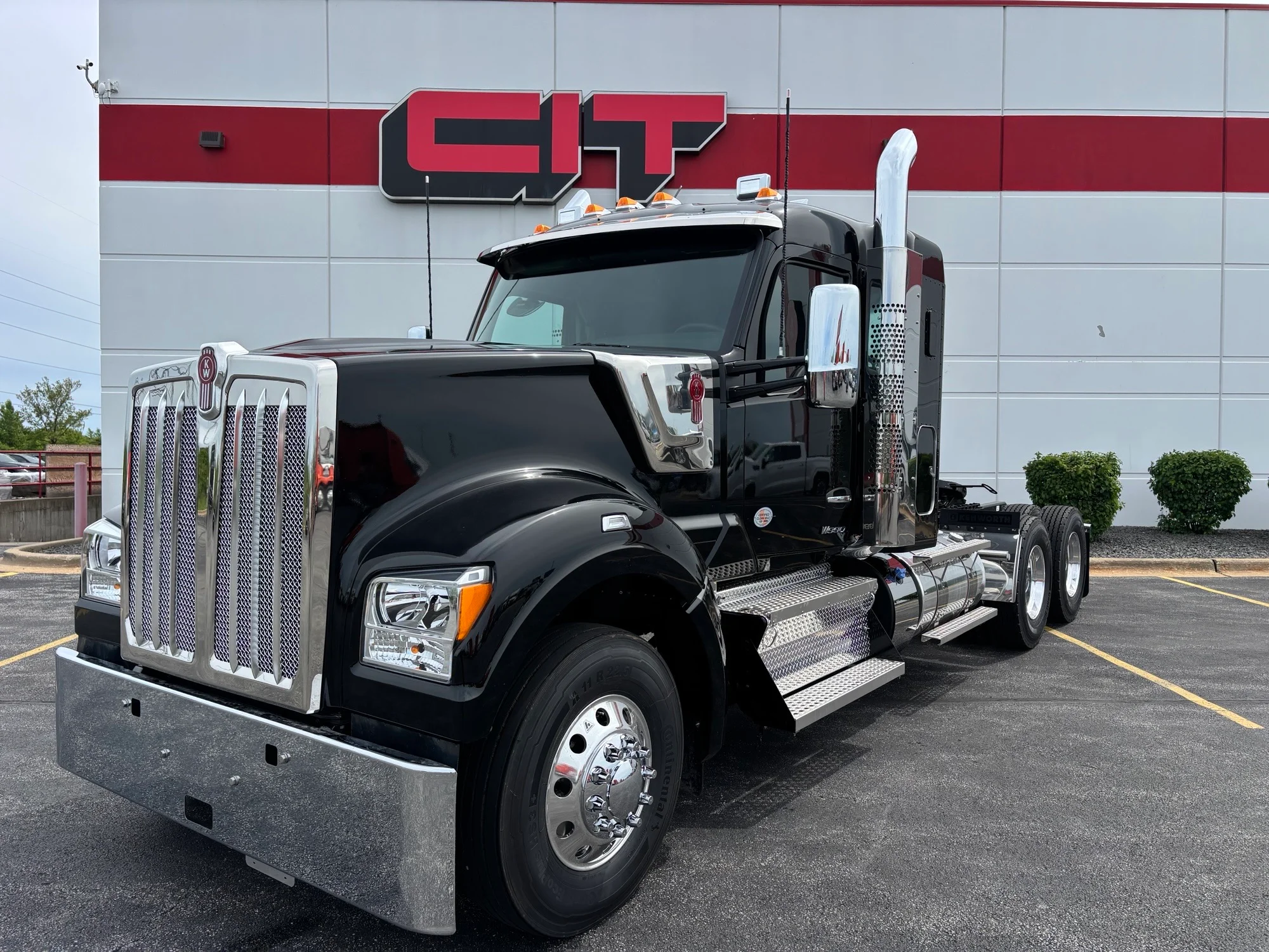 2027 Kenworth W990