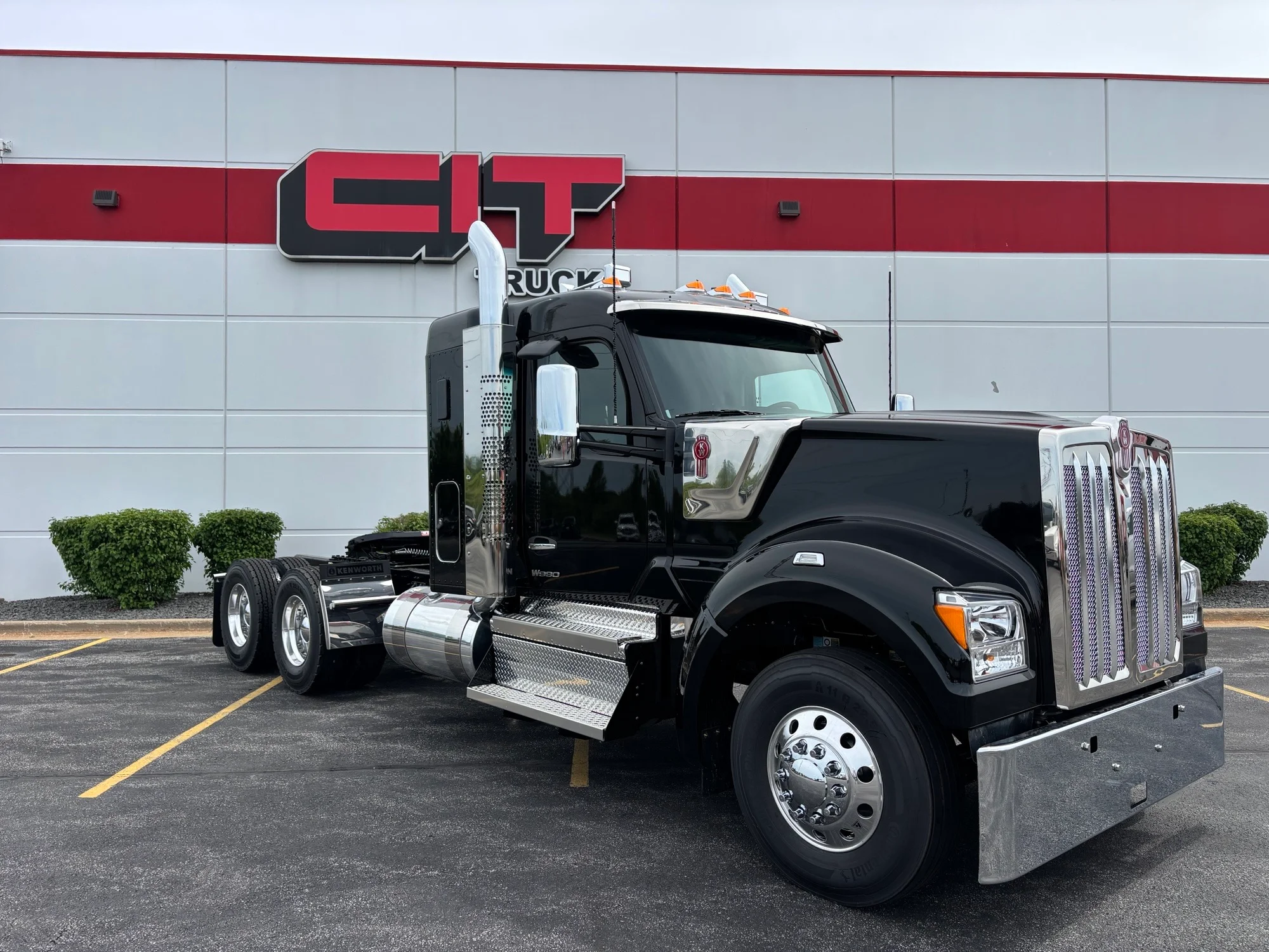2027 Kenworth W990 in Mokena, IL — photo 3