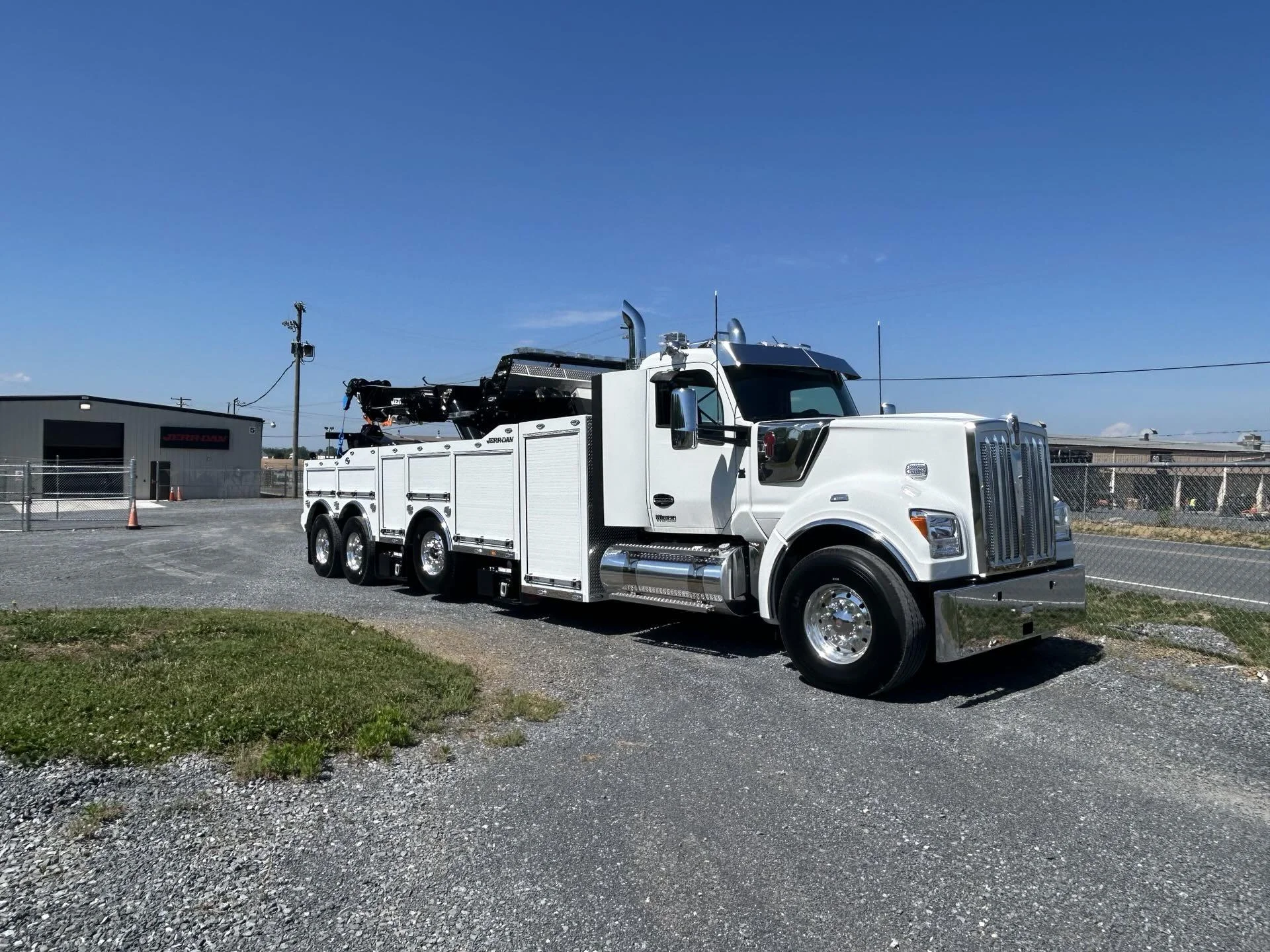 2025 Kenworth W990