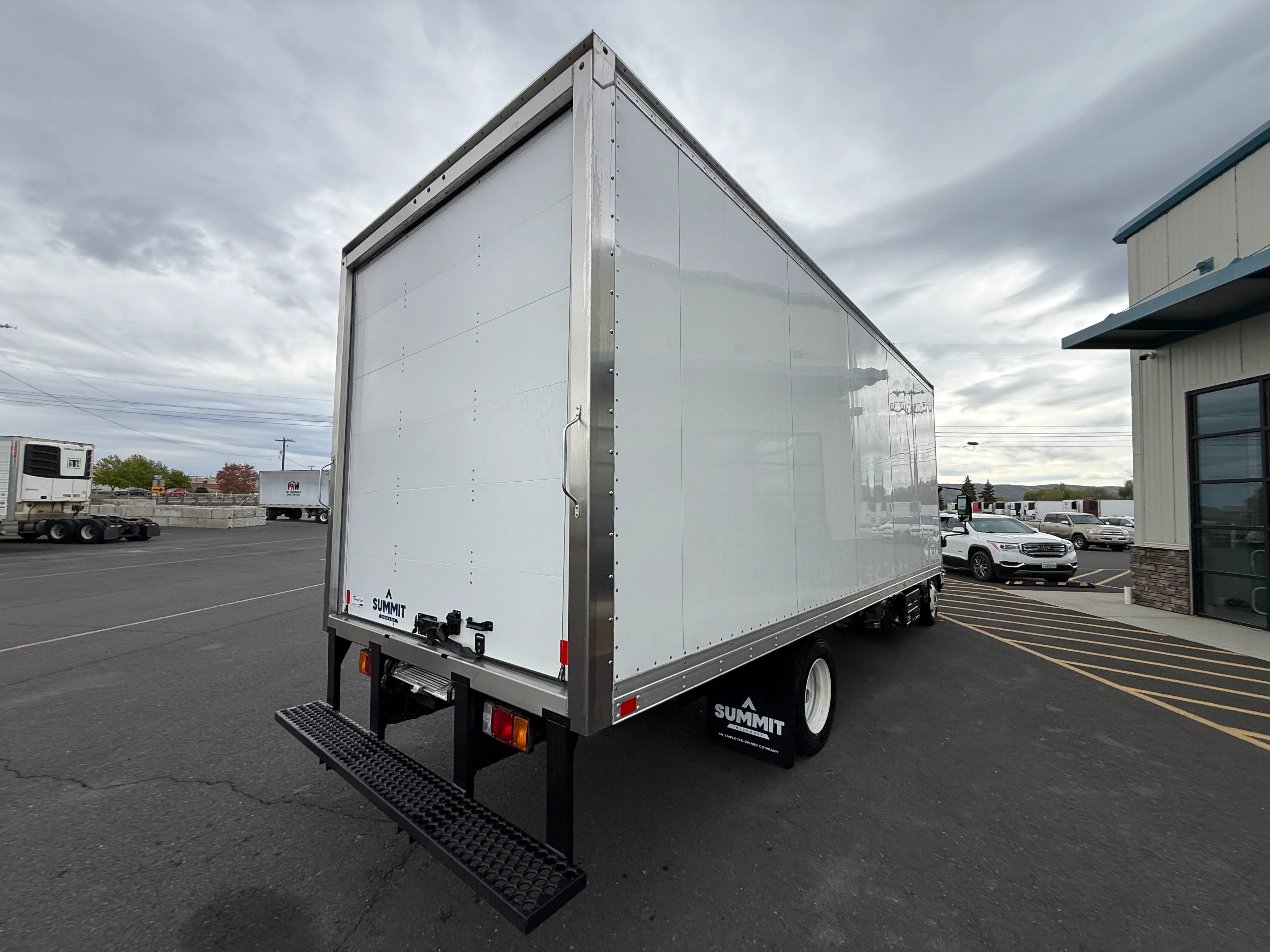 2024 Isuzu NQR in Yakima, WA — photo 5