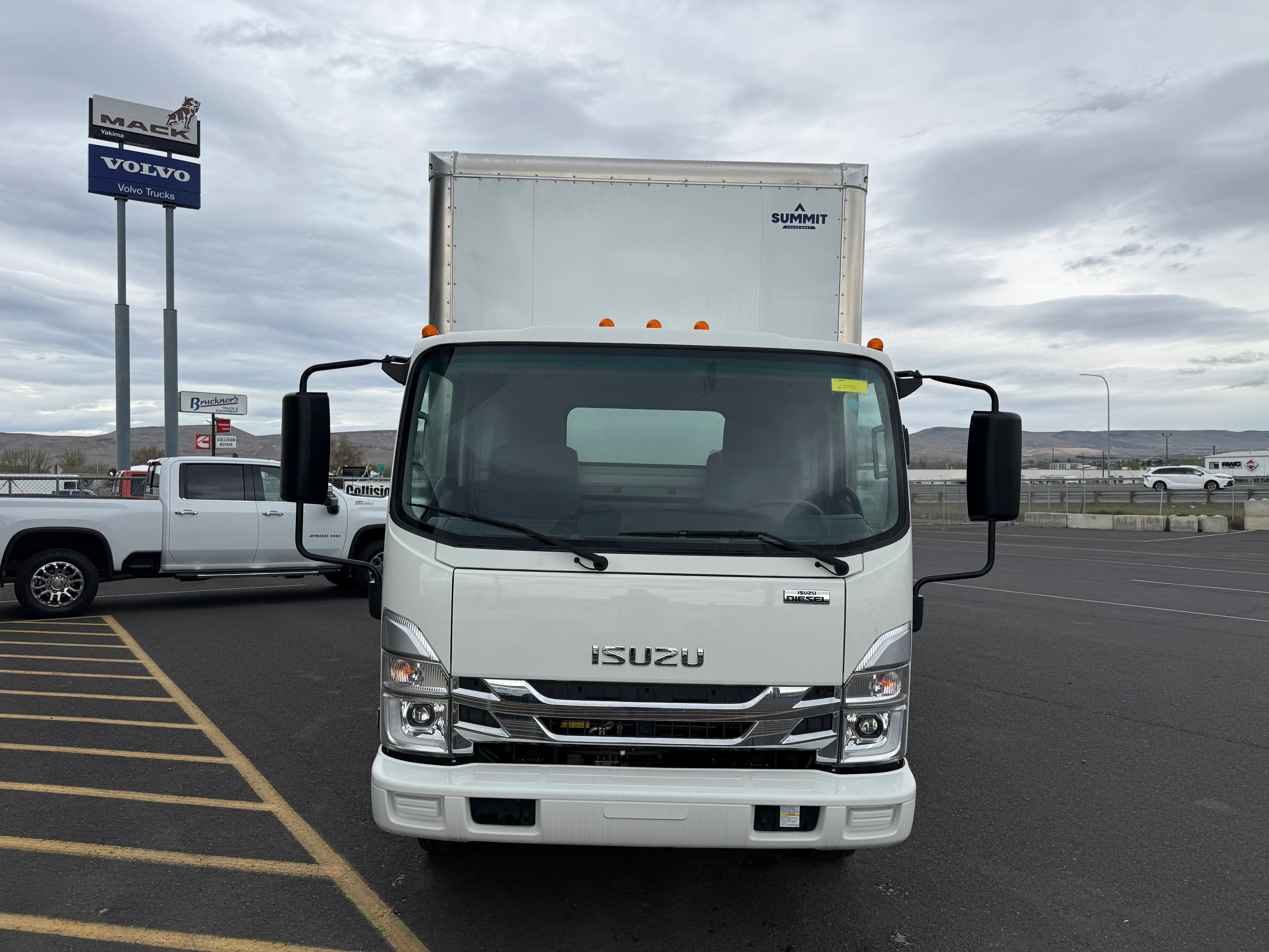 2024 Isuzu NQR in Yakima, WA — photo 2