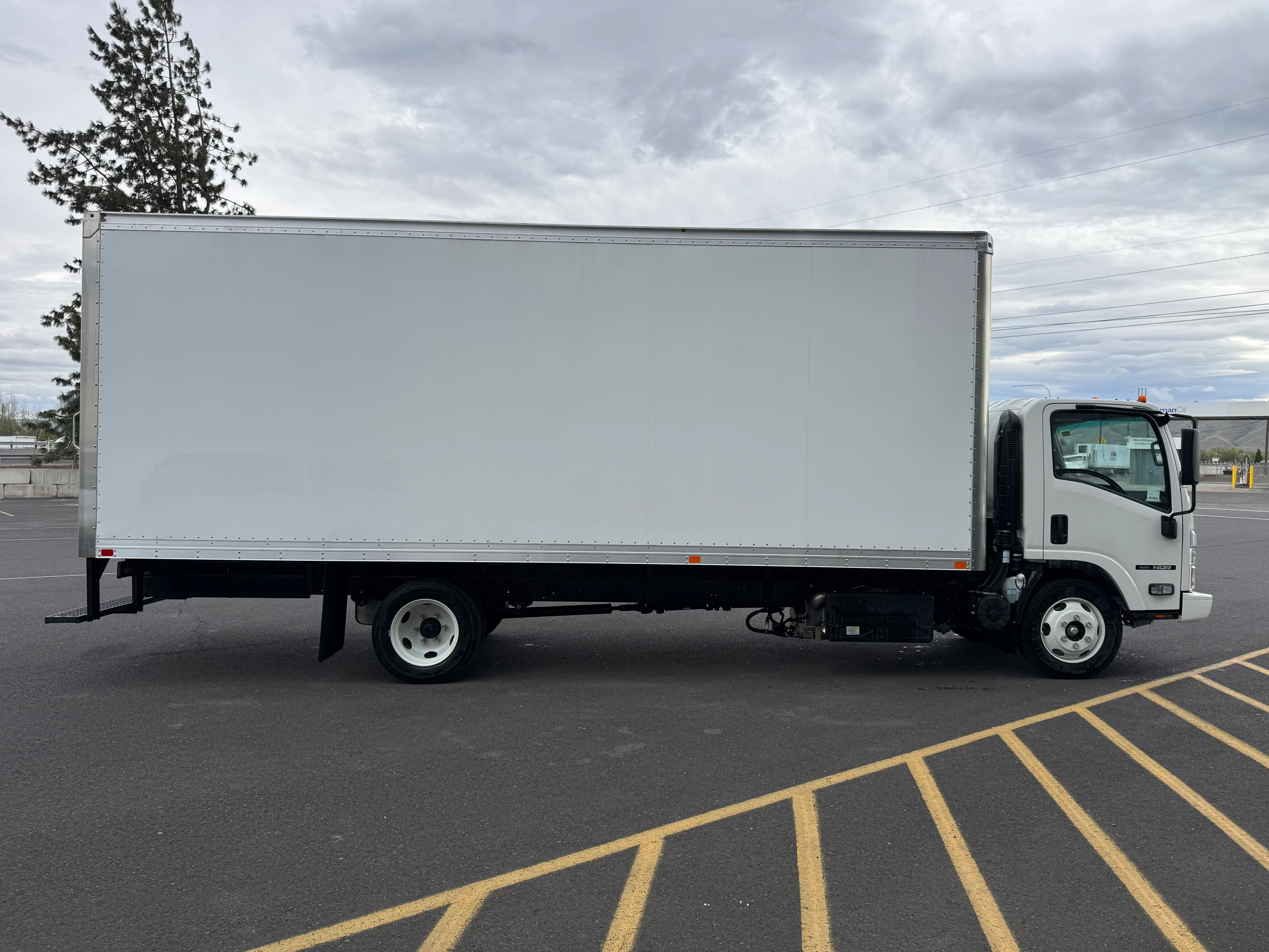 2024 Isuzu NQR in Yakima, WA — photo 4