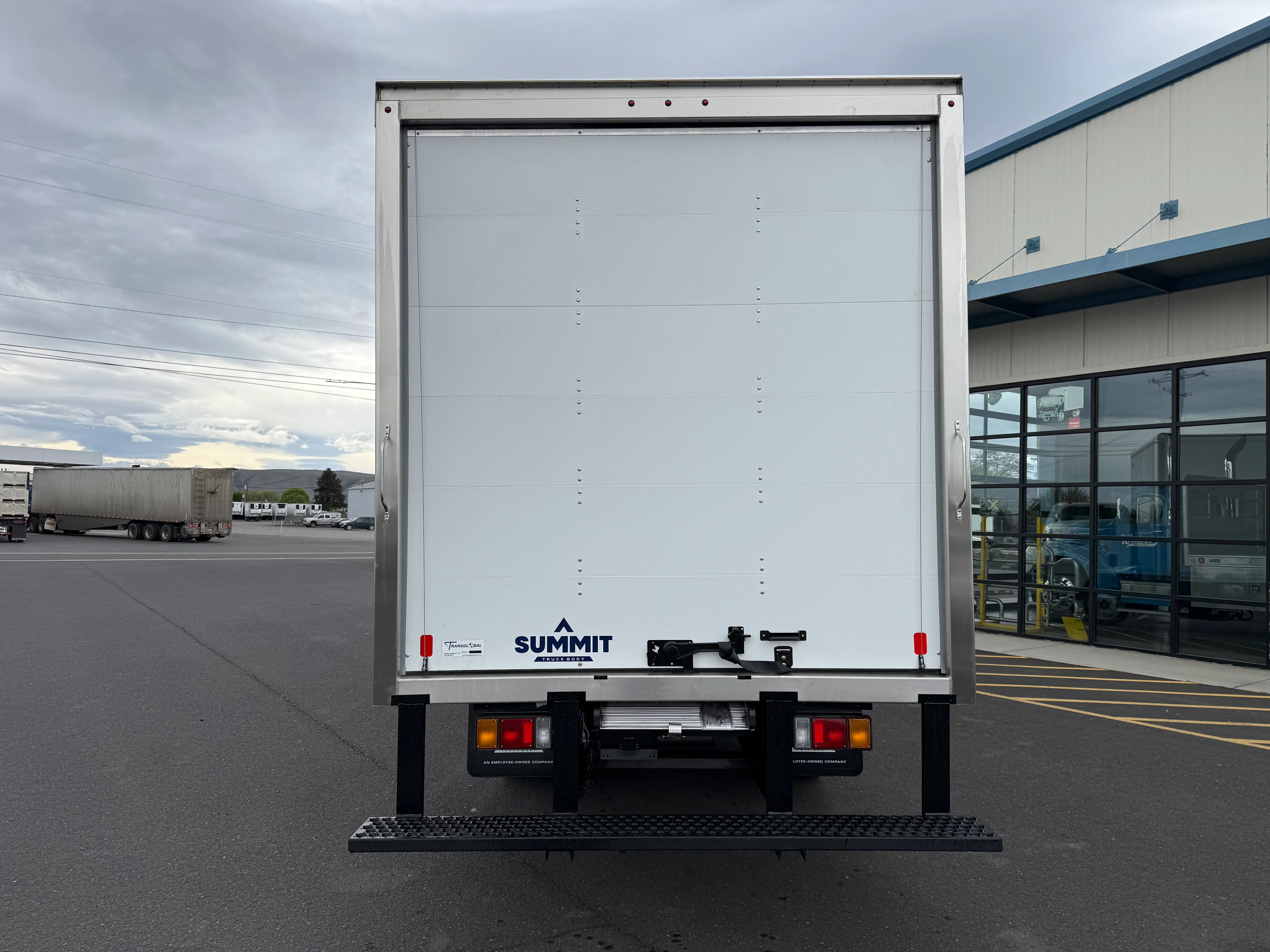 2024 Isuzu NQR in Yakima, WA — photo 6