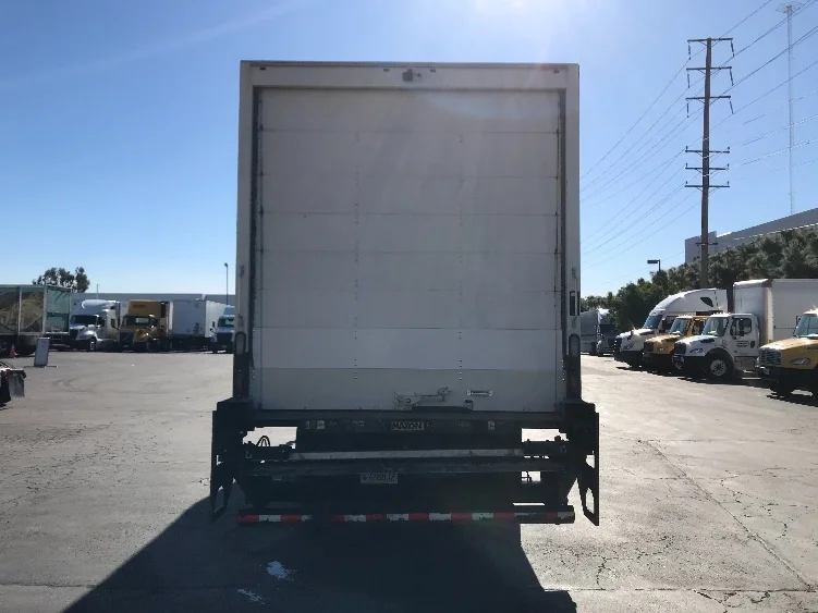 2018 Hino 268 - image 7