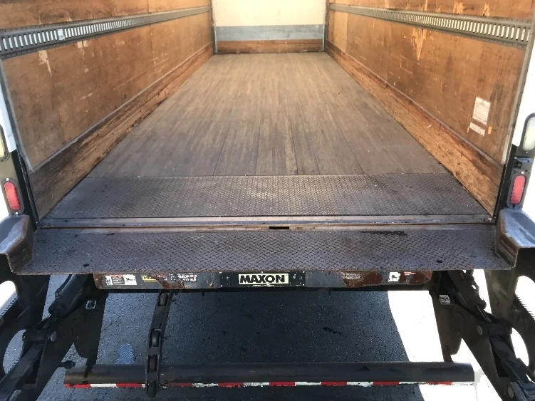 2018 Hino 268 - image 10