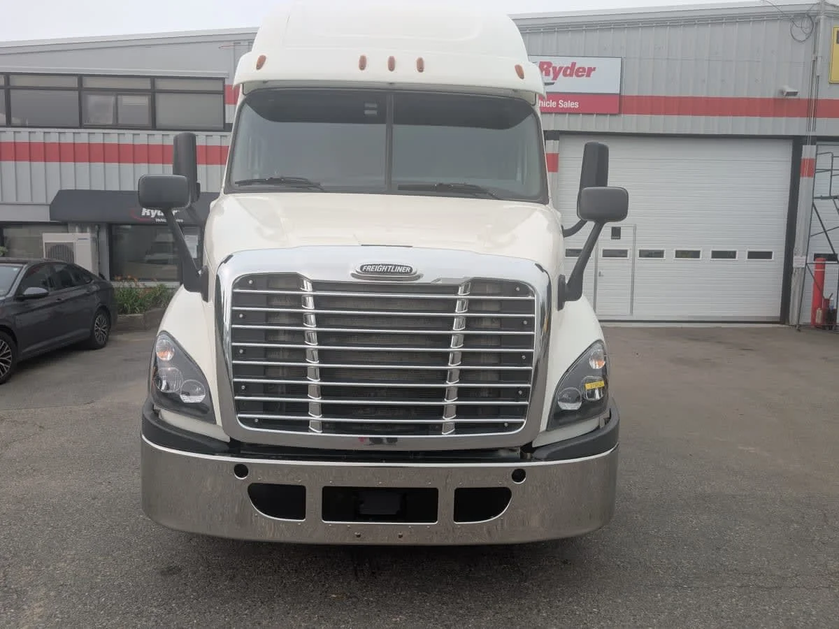 2019 Freightliner in Salisbury, MA — photo 2