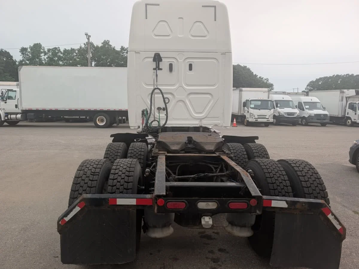 2019 Freightliner in Salisbury, MA — photo 5