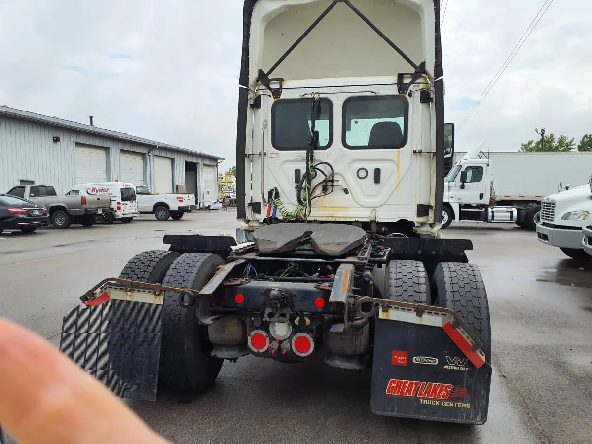 2020 Freightliner Cascadia in Indianapolis, IN — photo 5