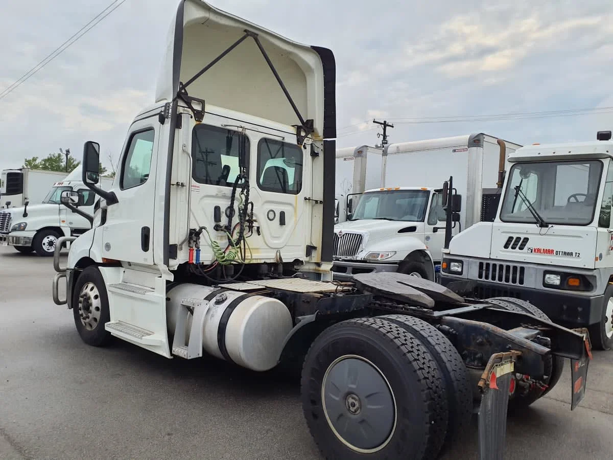 2020 Freightliner Cascadia in Indianapolis, IN — photo 6