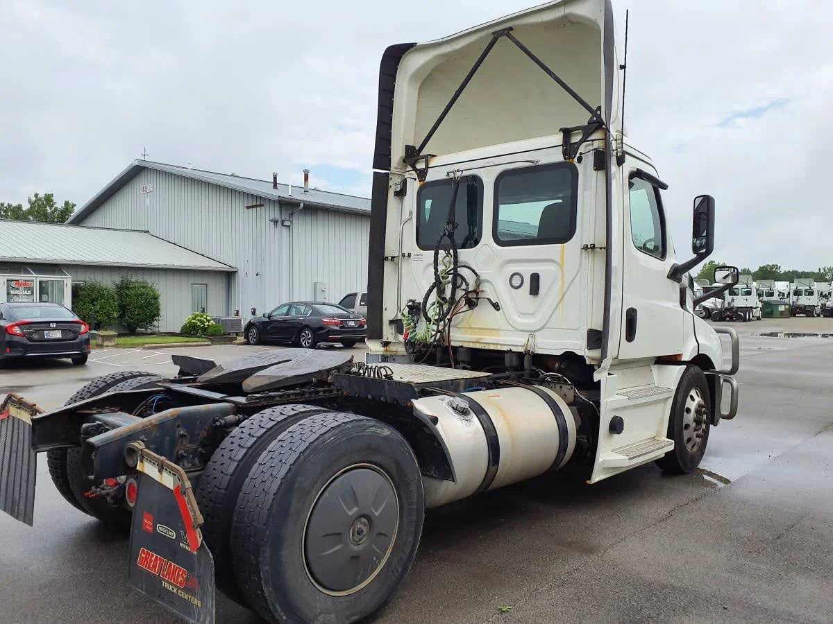 2020 Freightliner Cascadia in Indianapolis, IN — photo 4