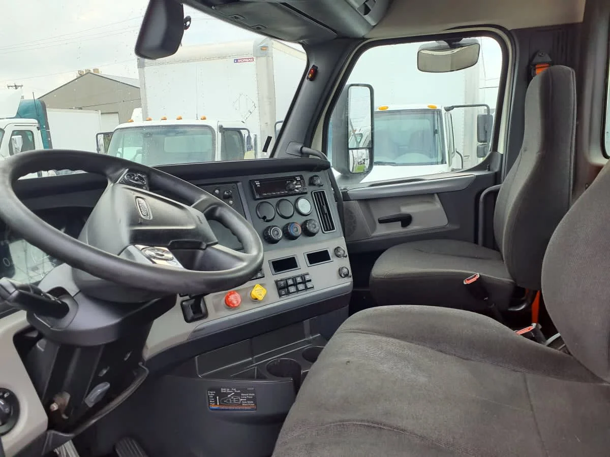 2020 Freightliner Cascadia in Indianapolis, IN — photo 7
