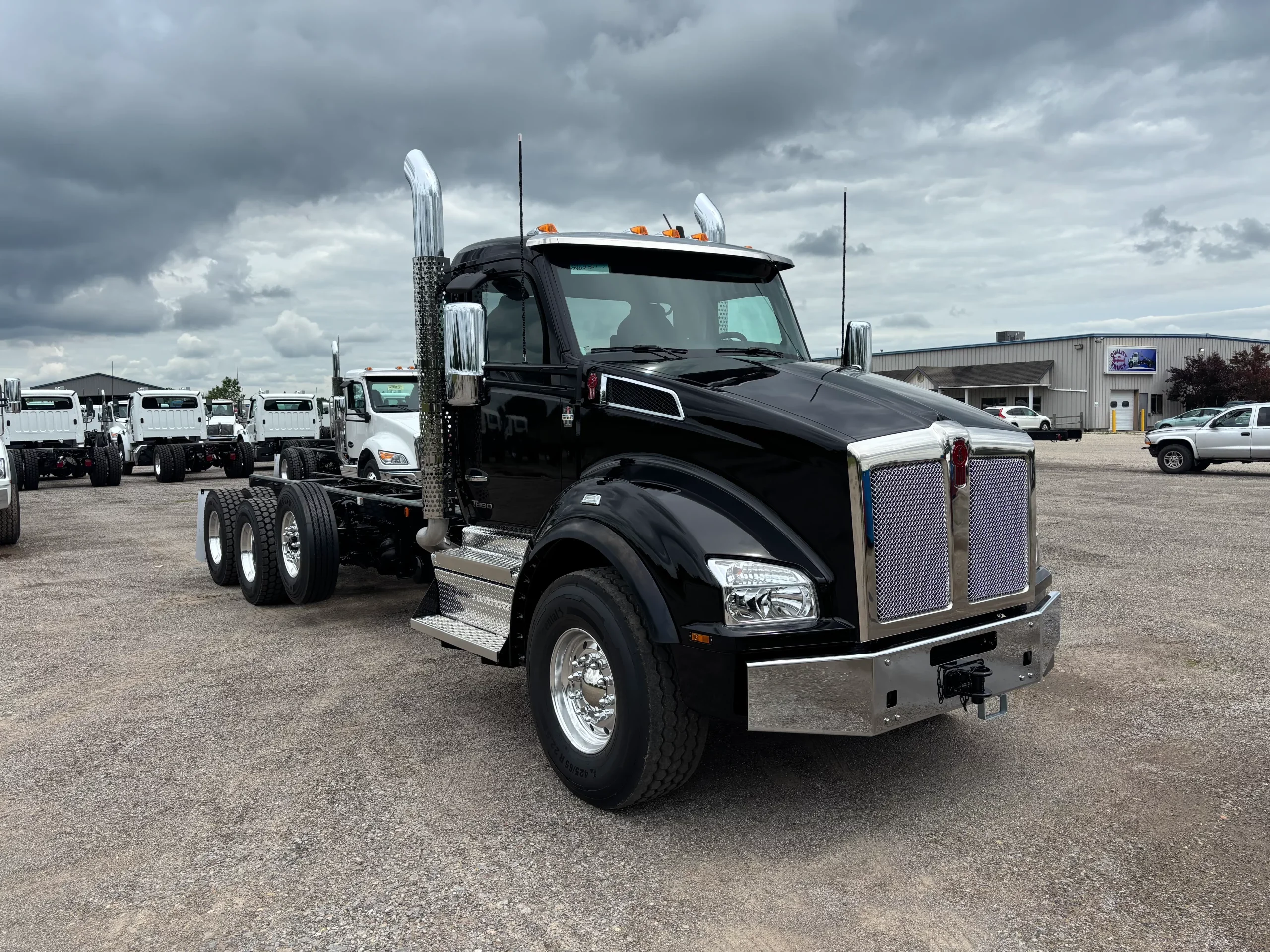 2027 Kenworth T880