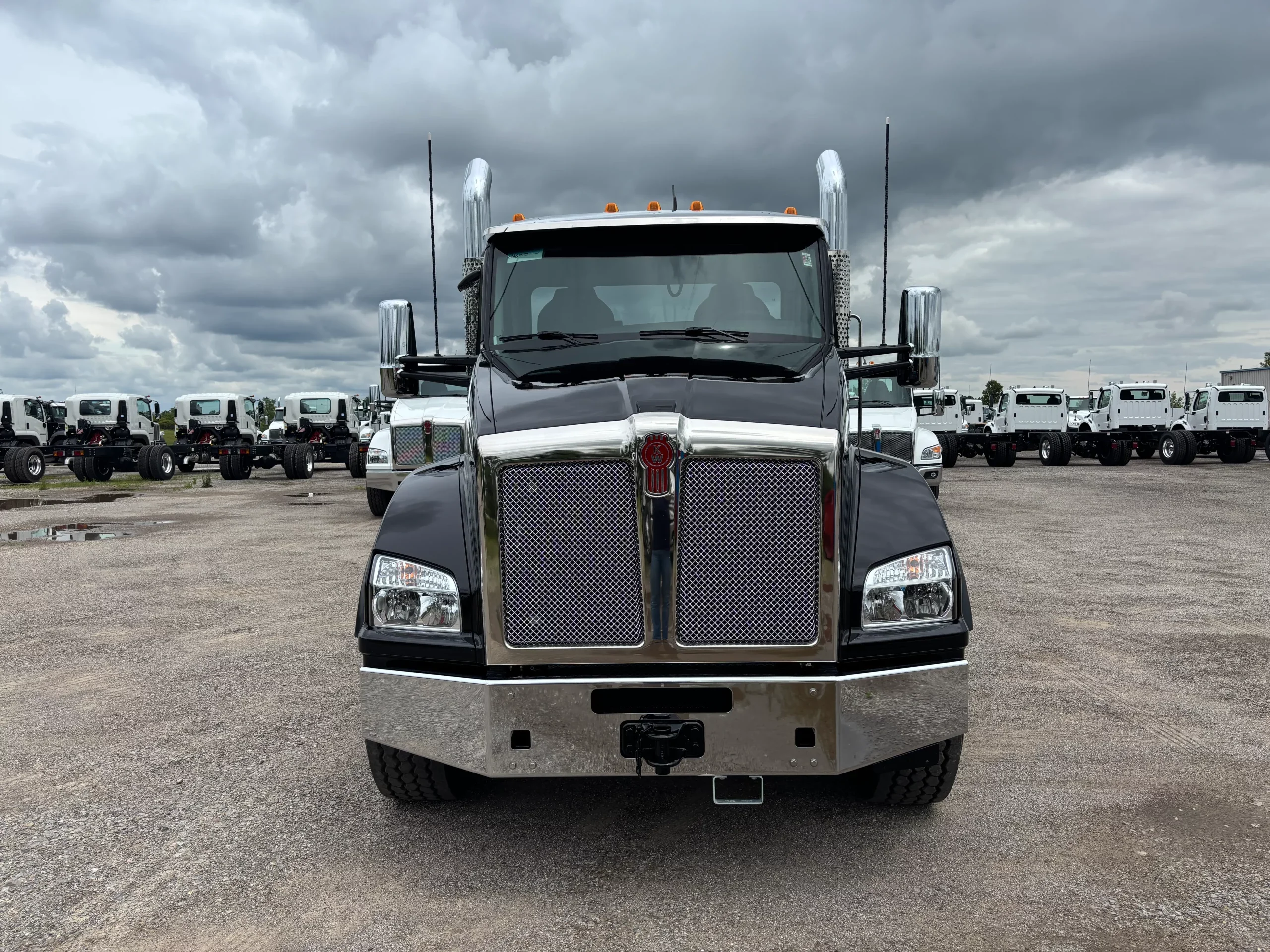 2027 Kenworth T880 — photo 2