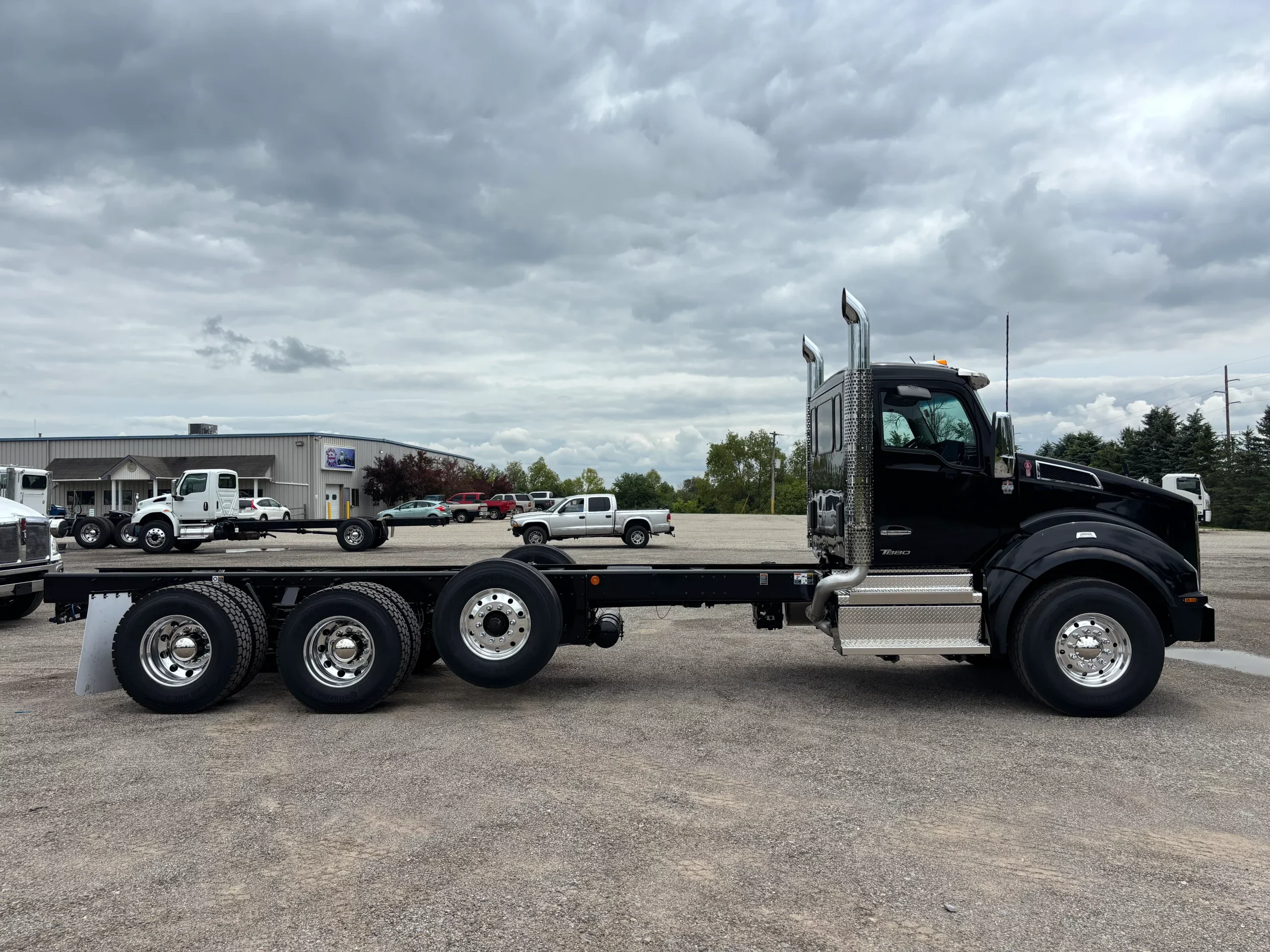 2027 Kenworth T880 — photo 4
