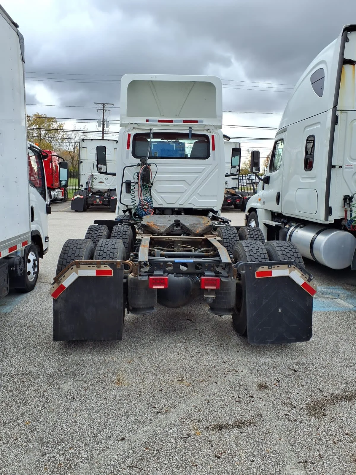 2019 International LT - image 5