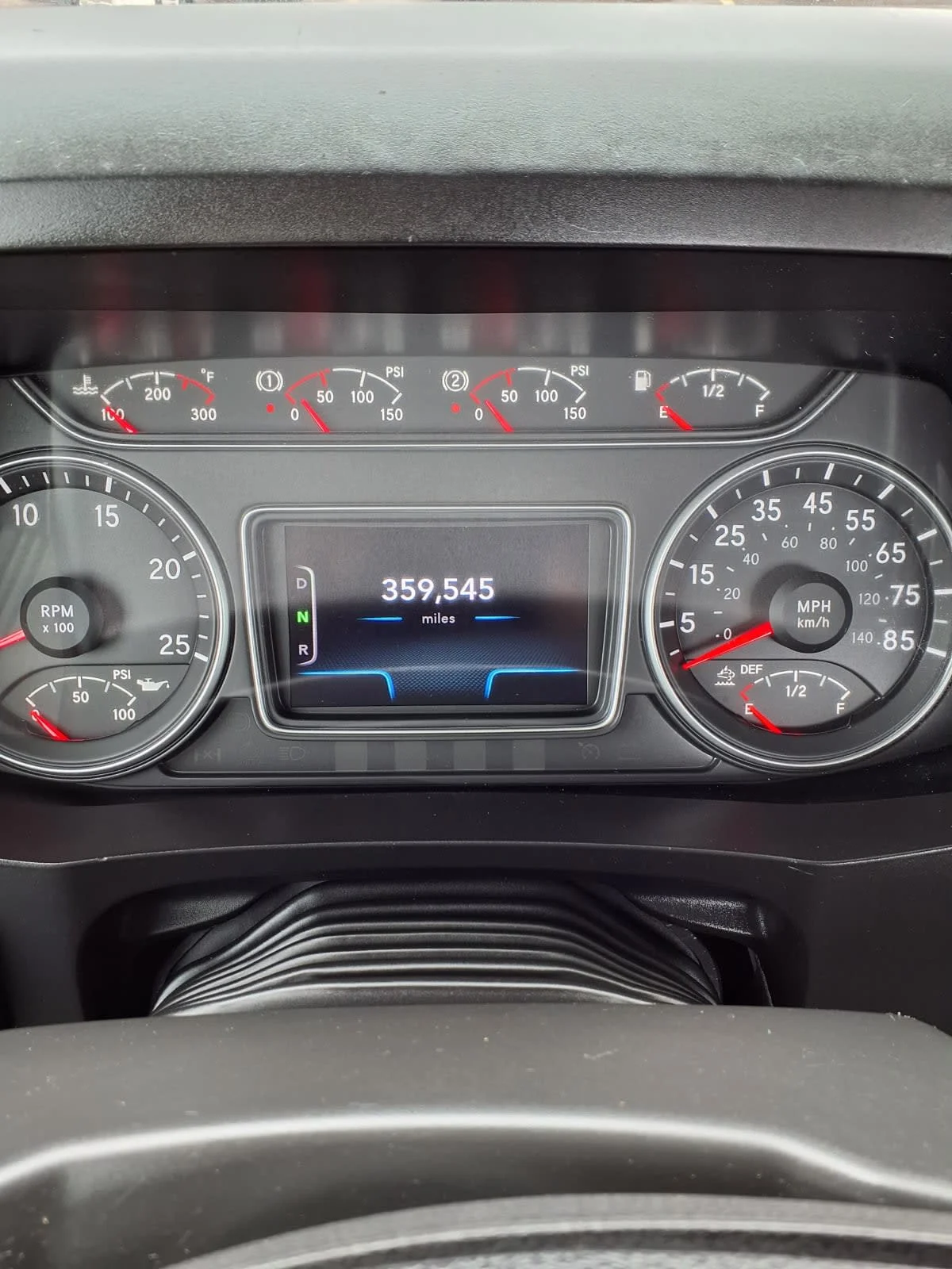 2019 International LT - image 9