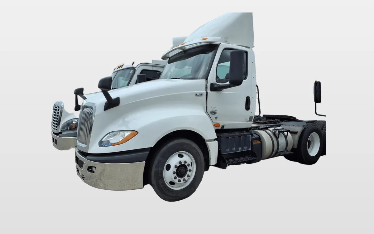 2019 International LT - image 1