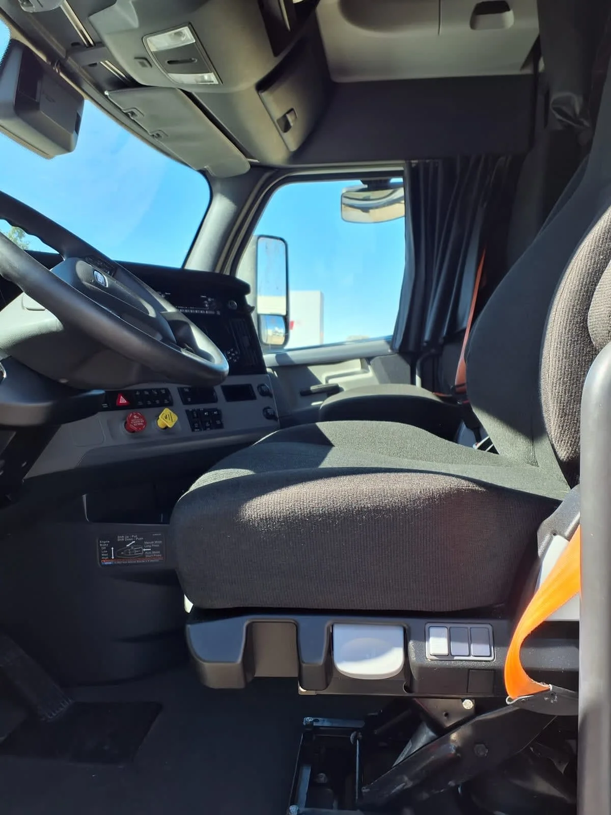 2022 Freightliner Cascadia in Phoenix, AZ — photo 11